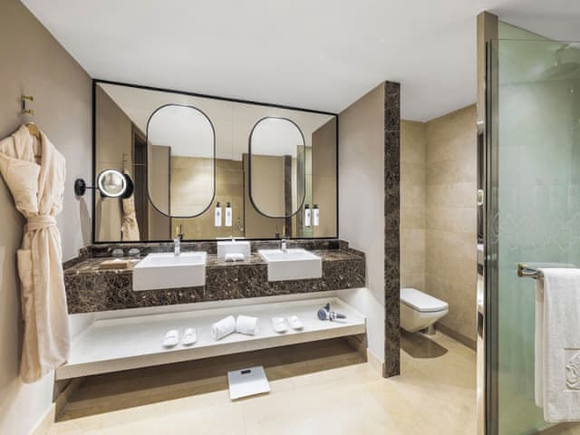 Suite, 1 King Bed, Sea View