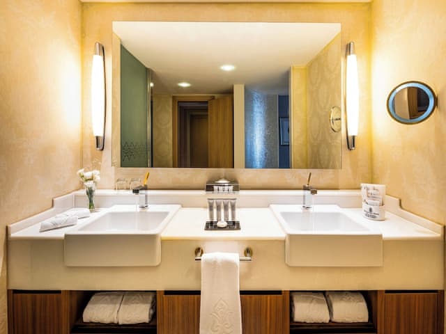 Suite, 1 King Bed, Sea View