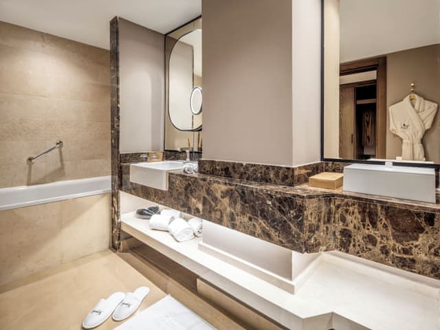 Suite, 1 King Bed, Sea View