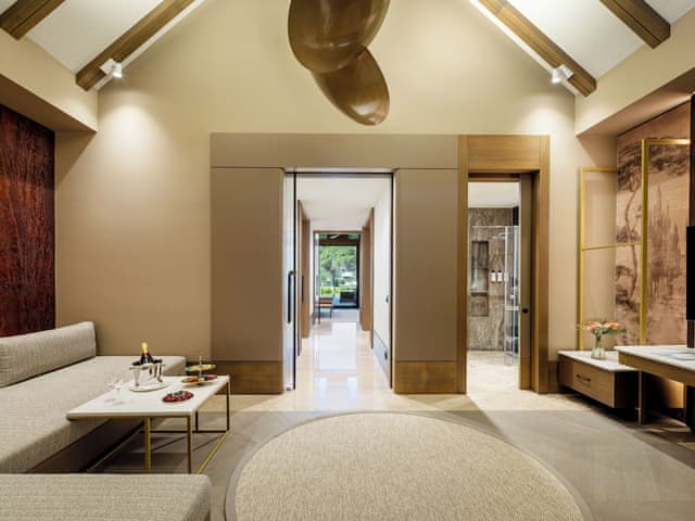 Suite, 1 King Bed, Golf View (Lagoon Suite)