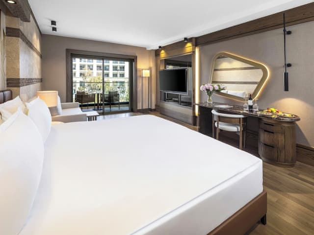 Superior Room, 1 King Bed, Golf View