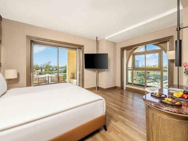 Suite, 1 King Bed, Sea View