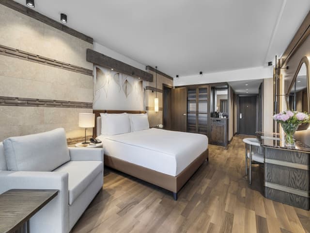 Suite, 1 King Bed, Sea View