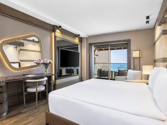 Suite, 1 King Bed, Sea View