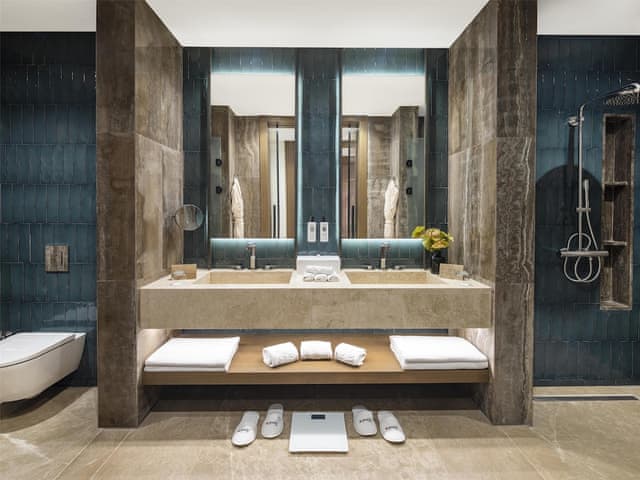 Suite, 1 King Bed, Golf View (Lagoon Suite)