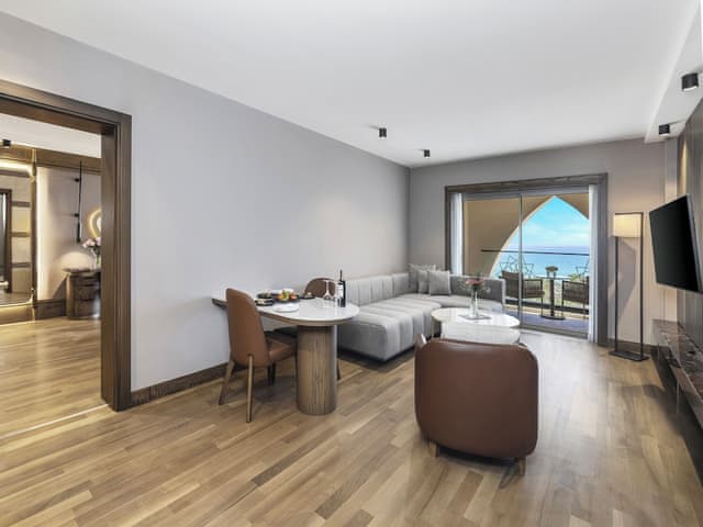 Suite, 1 King Bed, Sea View