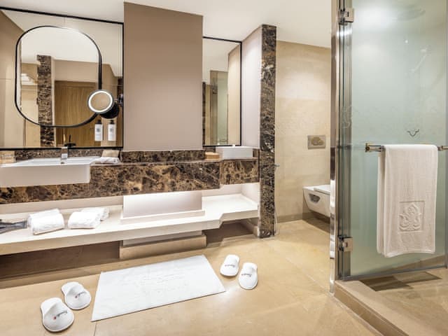 Suite, 1 King Bed, Sea View