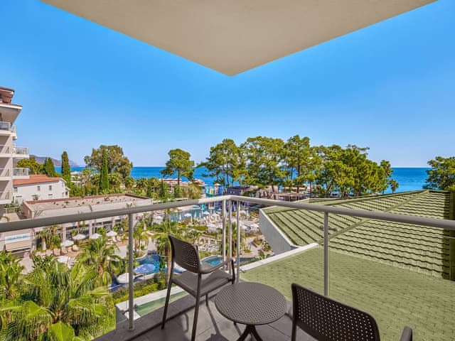Deluxe Suite, Jetted Tub, Sea View