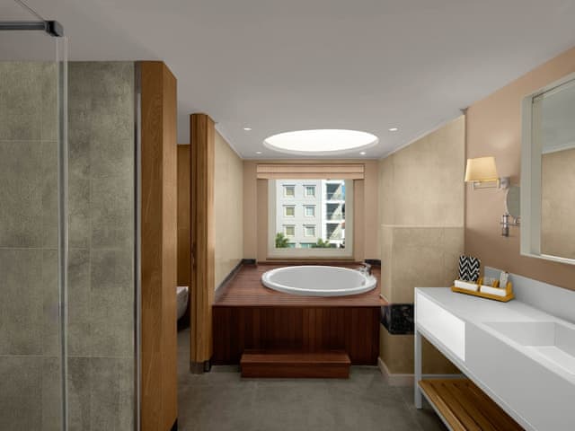 Deluxe Suite, Jetted Tub, Sea View