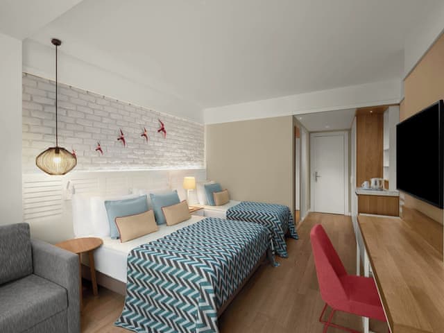 Superior Room (Dbl 4 Land View)