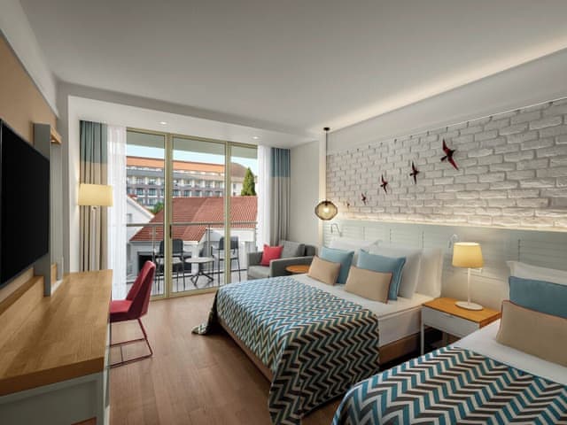 Superior Room (Dbl 4 Land View)