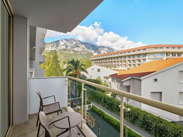 Superior Oda (Kara manzaralı)