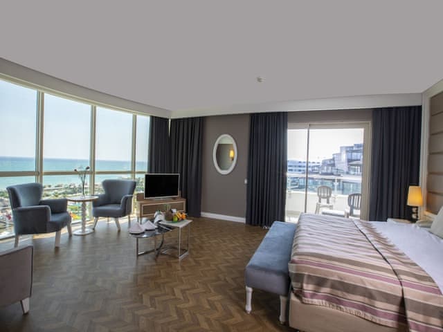 Standard Jacuzzi Suite