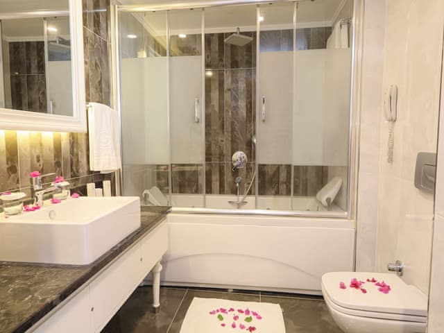 Standard Jacuzzi Suite