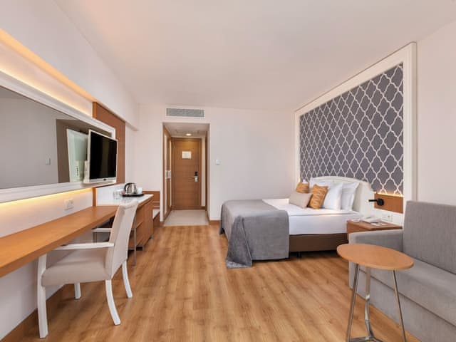 Deluxe Room, Partial Sea View