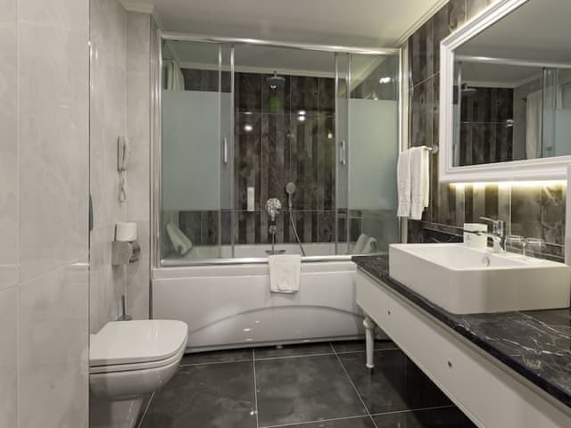 Standard Jacuzzi Suite