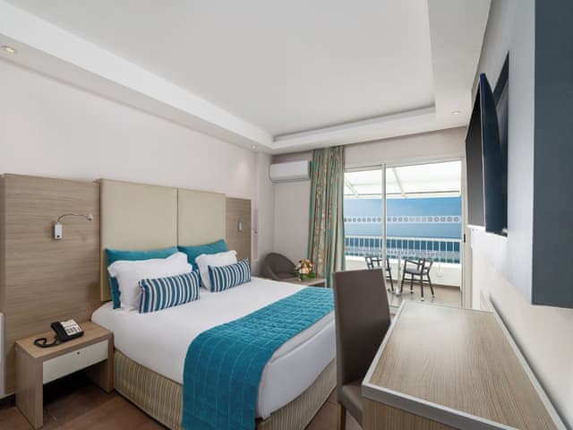 Standard Double Room, Partial Ocean View