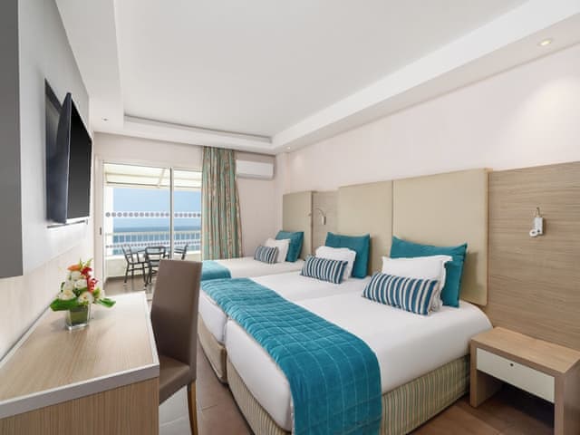 Standard Triple Room, Partial Ocean View
