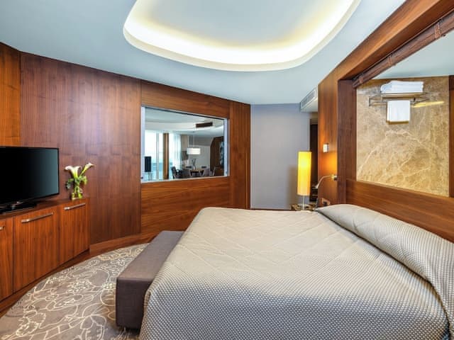 Deluxe Royal Suite with Sea View and Balcony