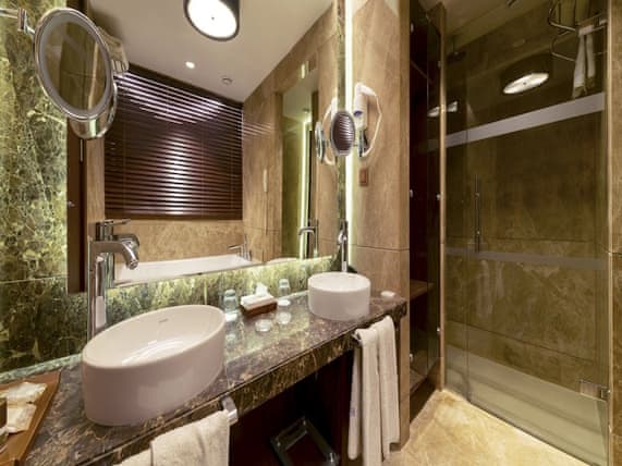 Deluxe Royal Suite with Sea View and Balcony