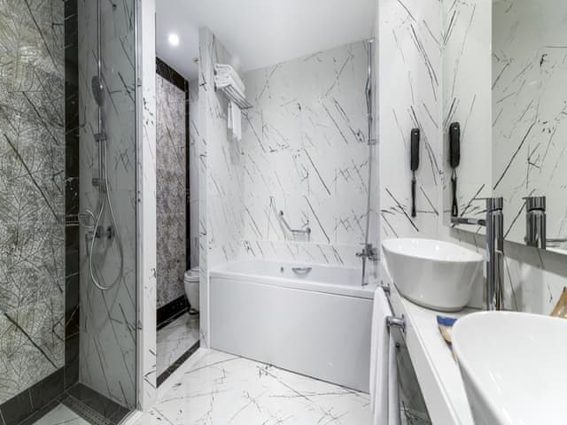 Deluxe Grand Suite with Sea View and Balcony