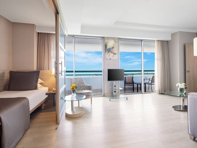 Deluxe Family Suite with Sea View and Balcony