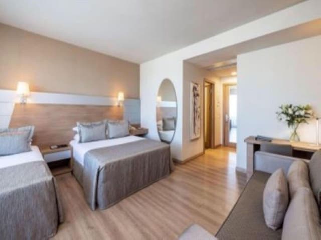 Deluxe Şehir Manzaralı Balkonlu Oda