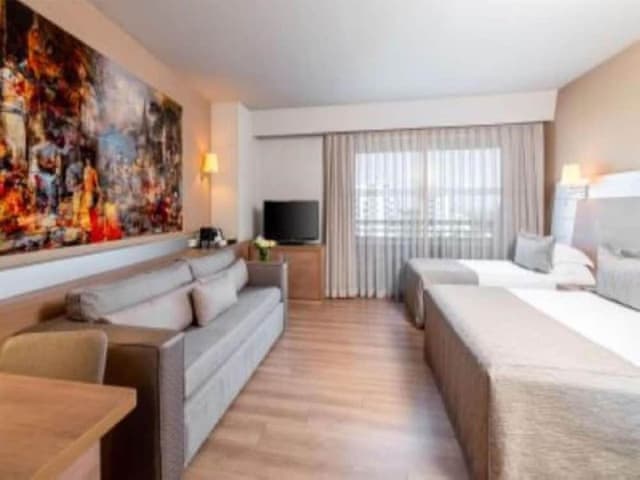 Deluxe Şehir Manzaralı Balkonlu Oda