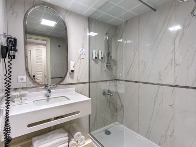 Economy Room, 1 Double or 2 Twin Beds