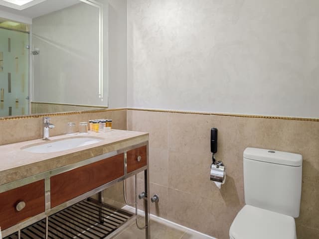 Deluxe Family Room (2 Adults + 2 Children)