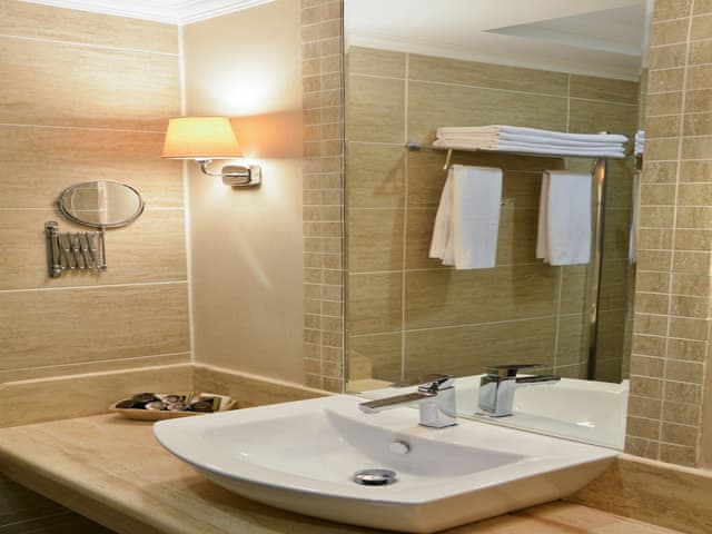 Standart Oda (Kara manzaralı)