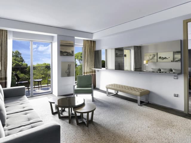 Deluxe Suite, 1 King Bed, Sea View