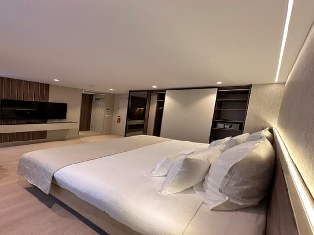 Deluxe Queen Room - City View