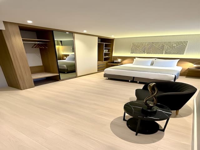 Deluxe Queen Room - City View