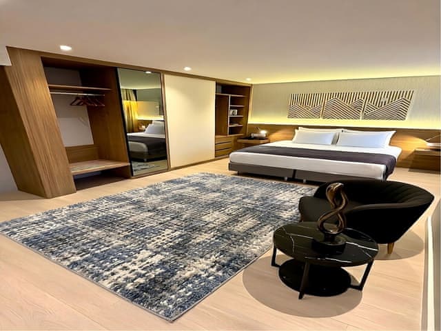 Deluxe Queen Room - City View