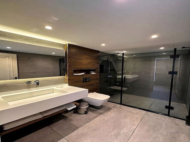 Deluxe Queen Room - City View