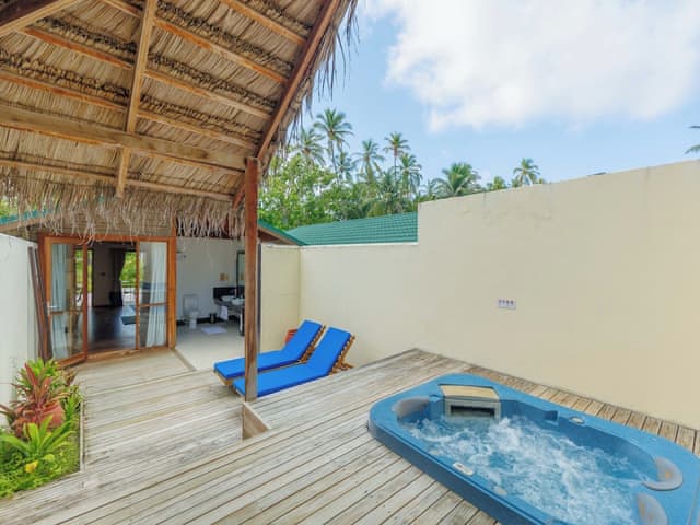 Jacuzzi Beach Villa