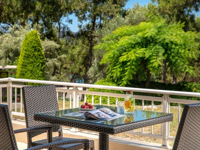 Deluxe Room, 1 King Bed, Garden View