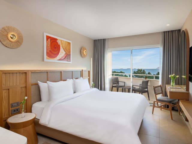 Deluxe Family Suite Sea View