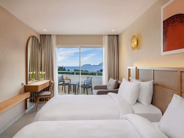 Deluxe Family Suite Sea View