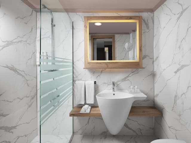 Standard Room, 1 King Bed, Partial Sea View