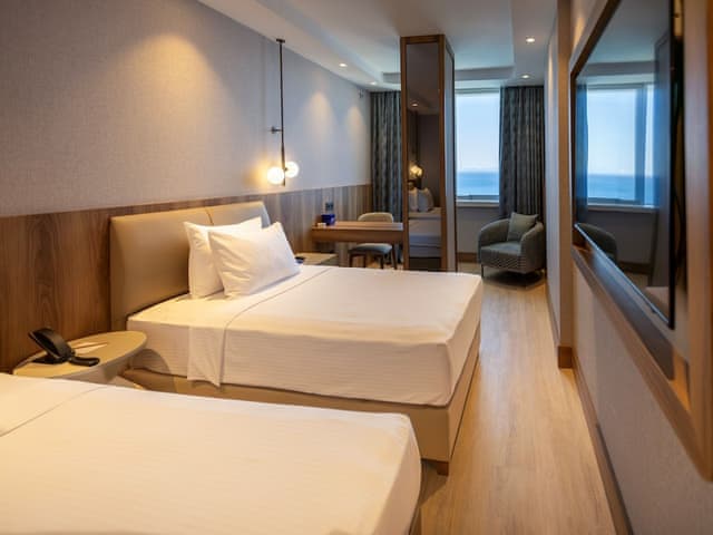 Standard Room, 2 Twin Beds, Partial Sea View