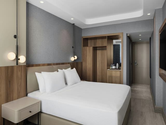 Standard Room, 1 King Bed, Partial Sea View