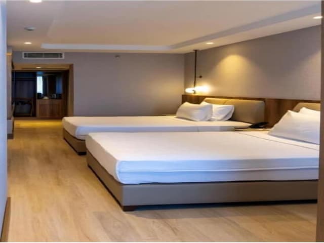 Standard Room, 2 Twin Beds, Partial Sea View