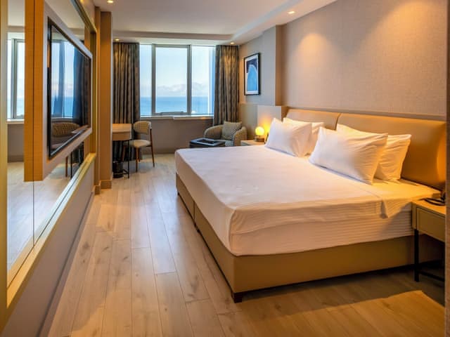 Standard Room, 1 King Bed, Sea View