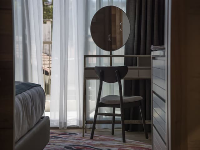 Superior Oda Yan Deniz Manzaralı