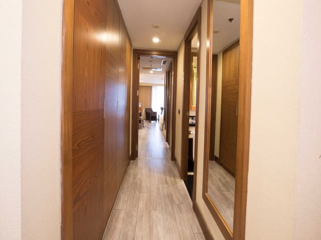 Family Room, 1 King Bed