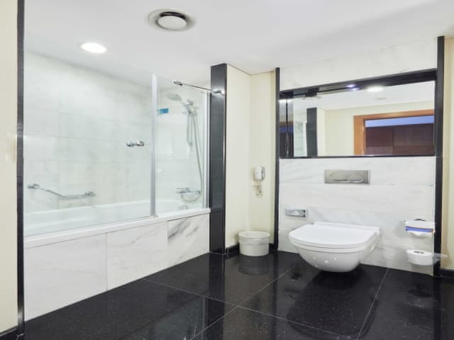 Family Room, 1 King Bed