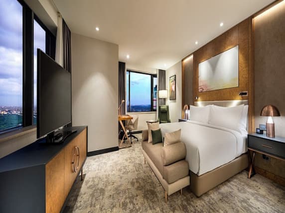 Executive Room, 1 King Bed, Corner