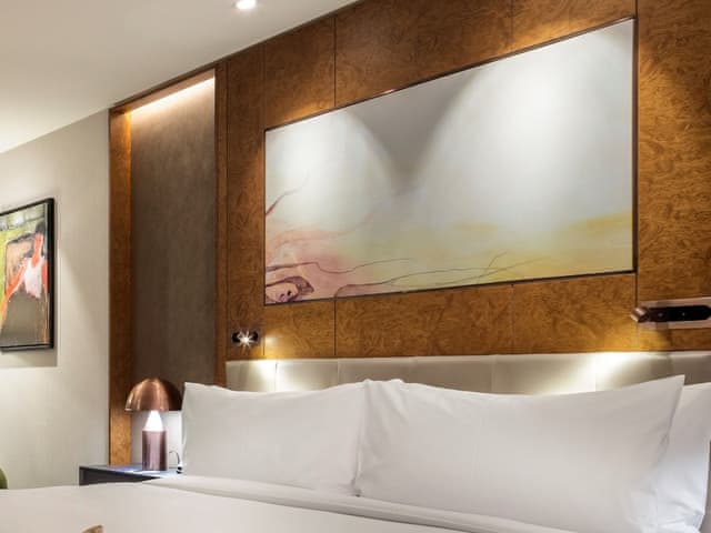 Deluxe Room, 1 King Bed, Corner